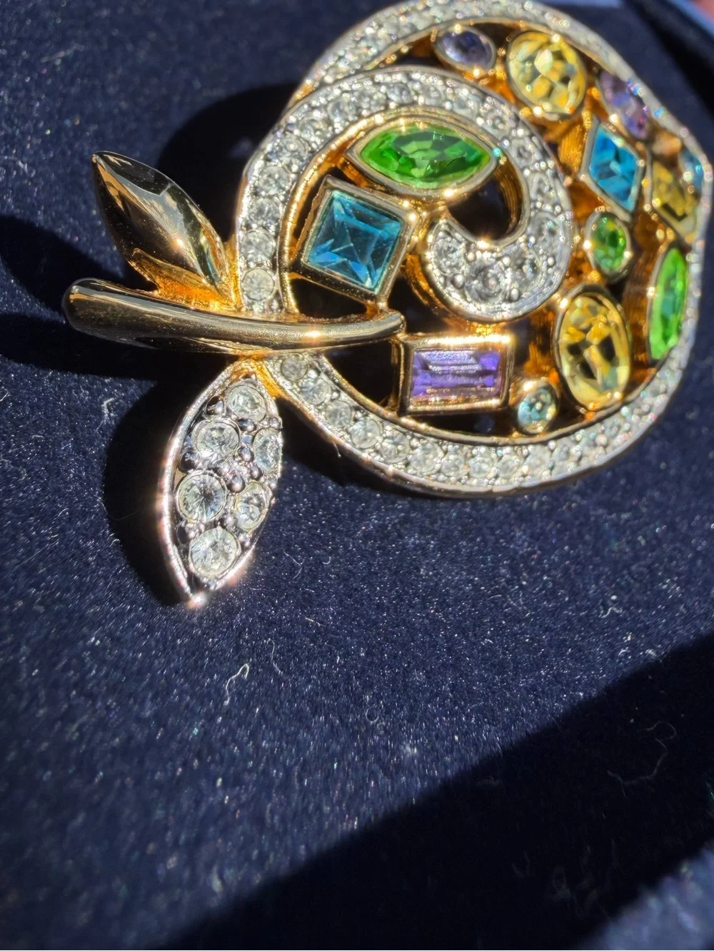 SWAROVSKI Crystal Colorful Gemstone Design Fish Brooch Soo unique with box